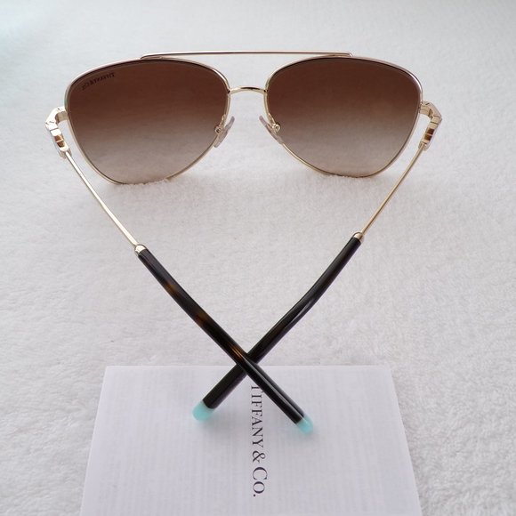 Tiffany & Co. Mother of Pearl Pilot Shades, Gradient Pearlescent T Logo TF3080 main image 6